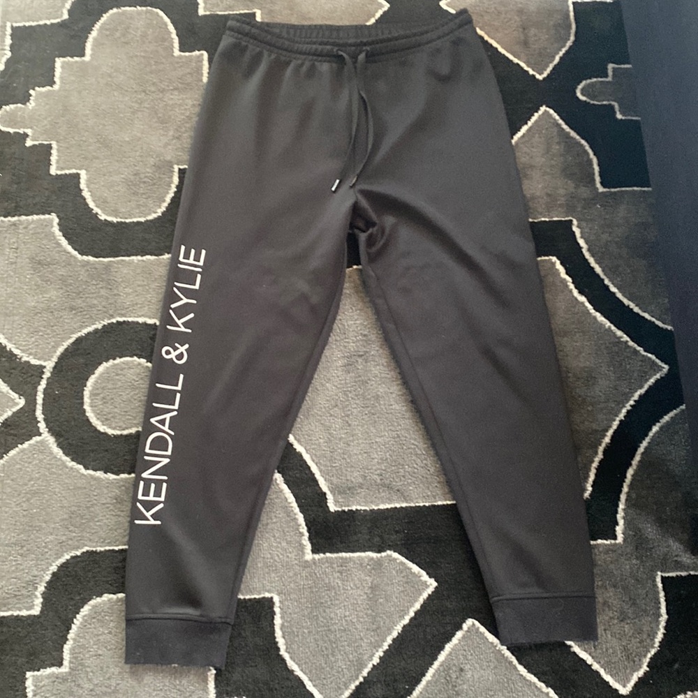 ❤️All $20 items are 2/$30❤️Kendall and Kylie oversized Sweatpants